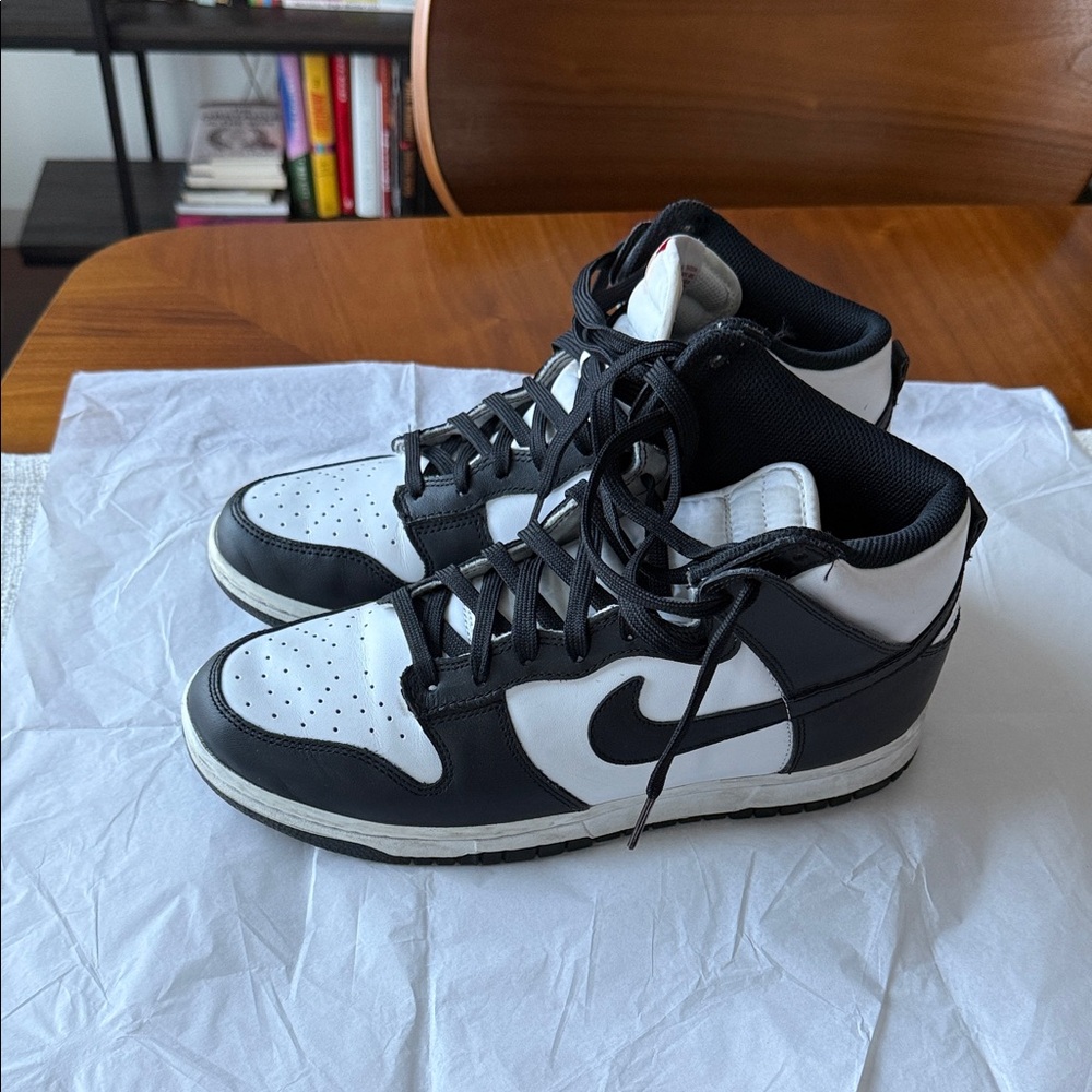Nike Men's Black and White High-Top Sneakers